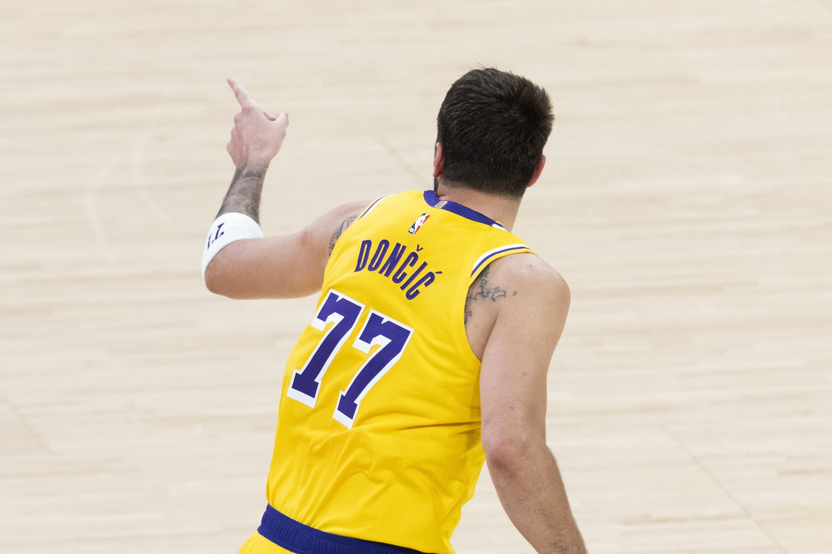 必发-你追我赶！东契奇第55次砍下30+三双 追平约基奇 并列历史第二